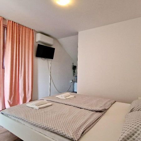 Cozy Room Peny Karlovac Bagian luar foto