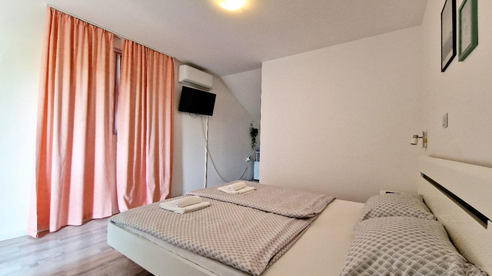 Cozy Room Peny Karlovac Bagian luar foto